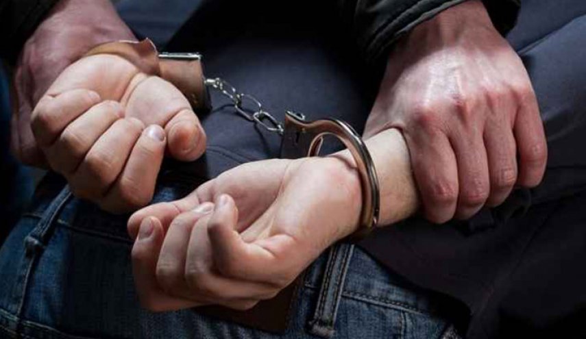 القبض علي شخصين القبض علي شخصين