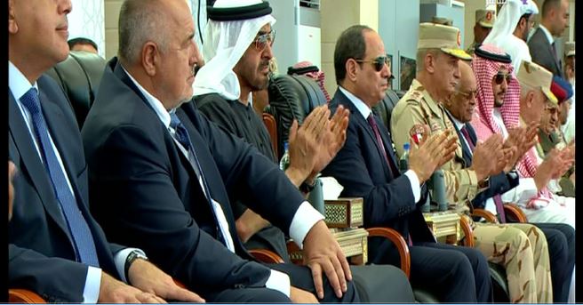 تصفيق بحفاوة.. رد فعل محمد بن زايد على مناورات التدريب البحر تصفيق بحفاوة.. رد فعل محمد بن زايد على مناورات التدريب البحر