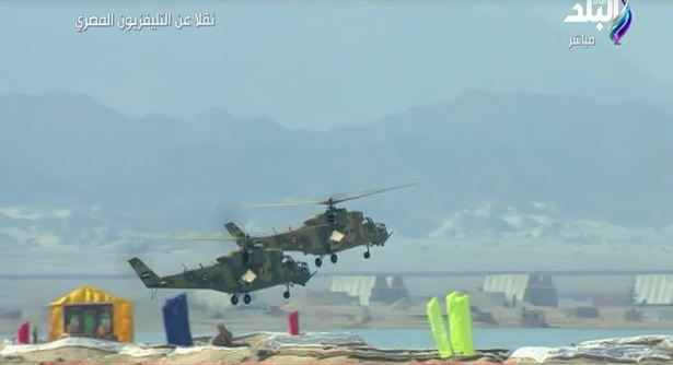 تحليق الطائرات الأباتشى بقاعدة برنيس العسكرية تحليق الطائرات الأباتشى بقاعدة برنيس العسكرية