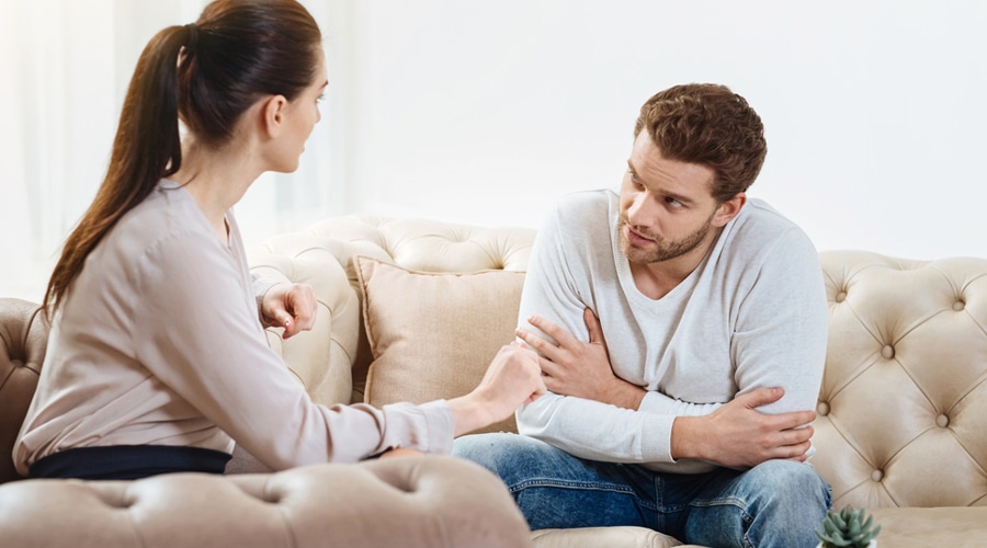 حكم من حلف على شيء وتراجع عنه.. أمين الفتوى ينصح بأمرين
