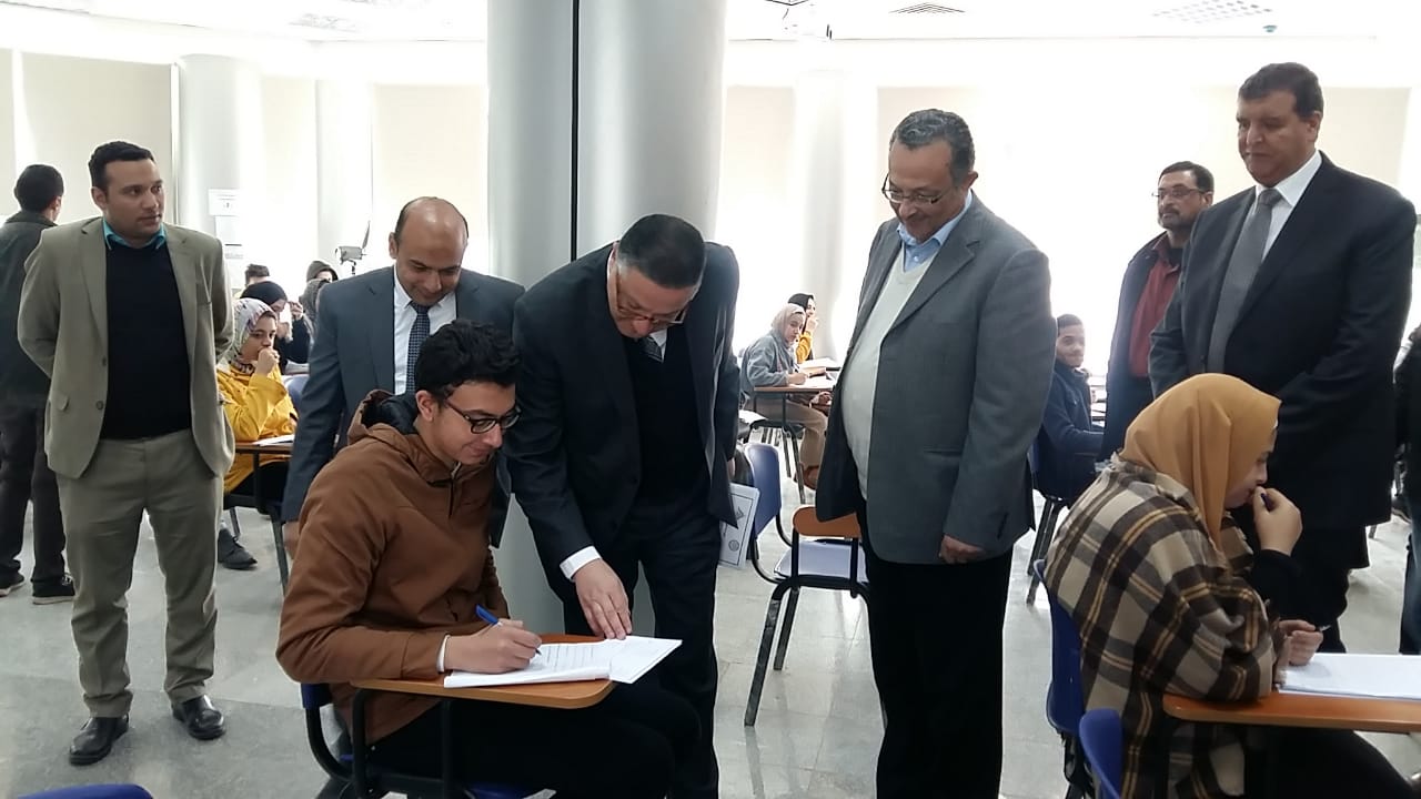 رئيس جامعة بنها يتفقد الإمتحانات ومنشآت فرع العبور الجديد..ص