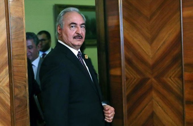 المشير حفتر عقب رفضه التوقيع على اتفاق الهدنة الروسي التركي المشير حفتر عقب رفضه التوقيع على اتفاق الهدنة الروسي التركي