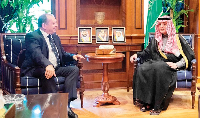عادل الجبير وسفير بريطانيا بالسعودية سايمون كوليس 