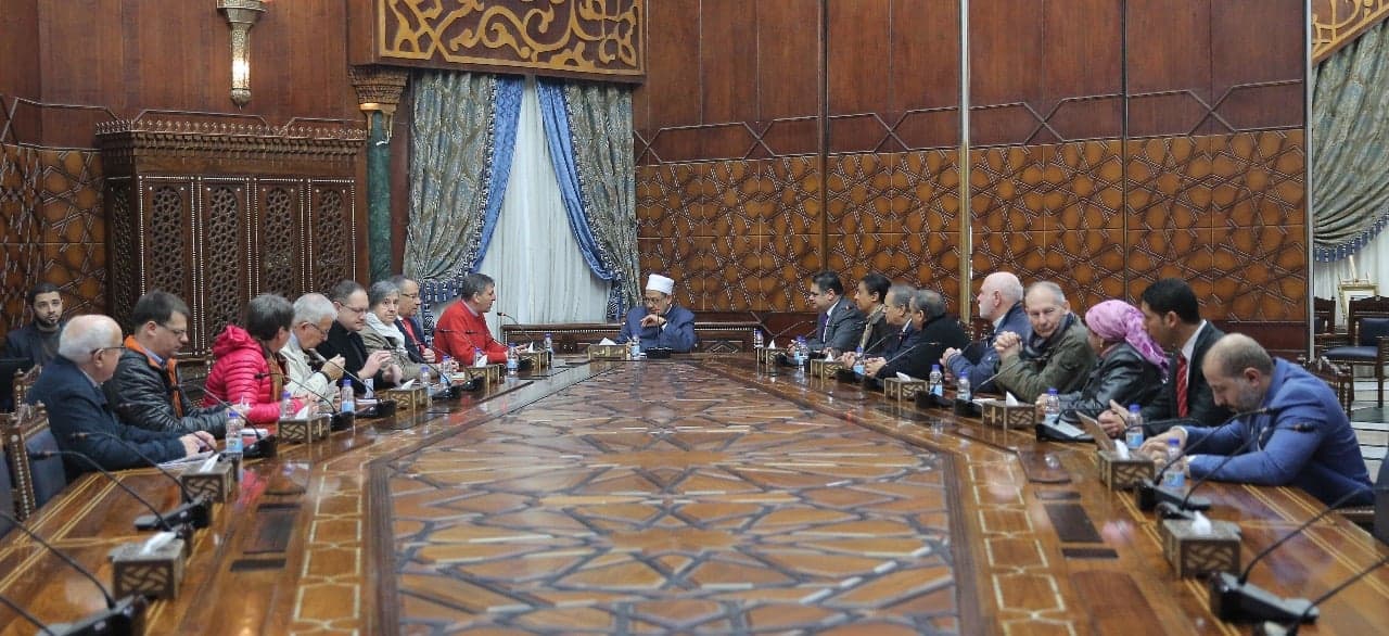 شيخ الأزهر خلال لقائه بفود من أساقفة فرنسا