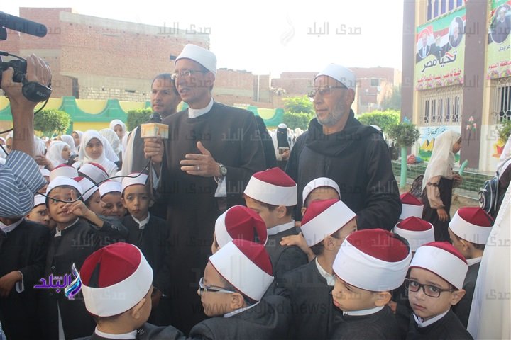 طلاب الفيوم يرتدون الزي الأزهري