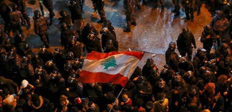 المتظاهرين في لبنان 