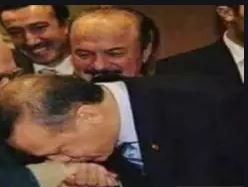 أول تعليق من تركيا على صورة الرجل الذي يقبل يده أردوغان أول تعليق من تركيا على صورة الرجل الذي يقبل يده أردوغان