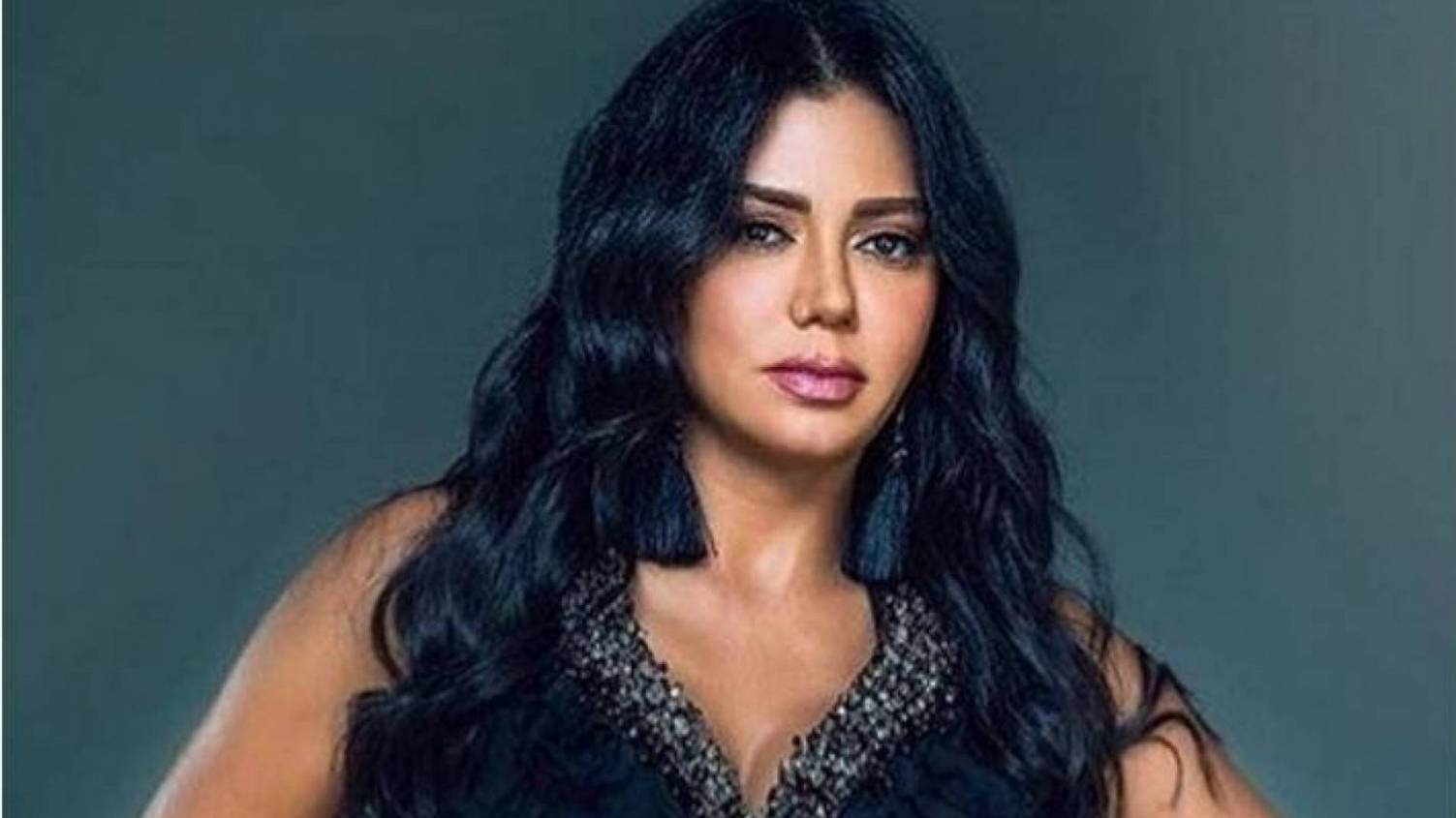 الفنانة رانيا يوسف مع بناتها