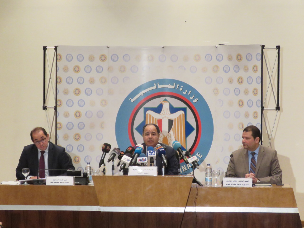 وزير المالية خلال المؤتمر 
