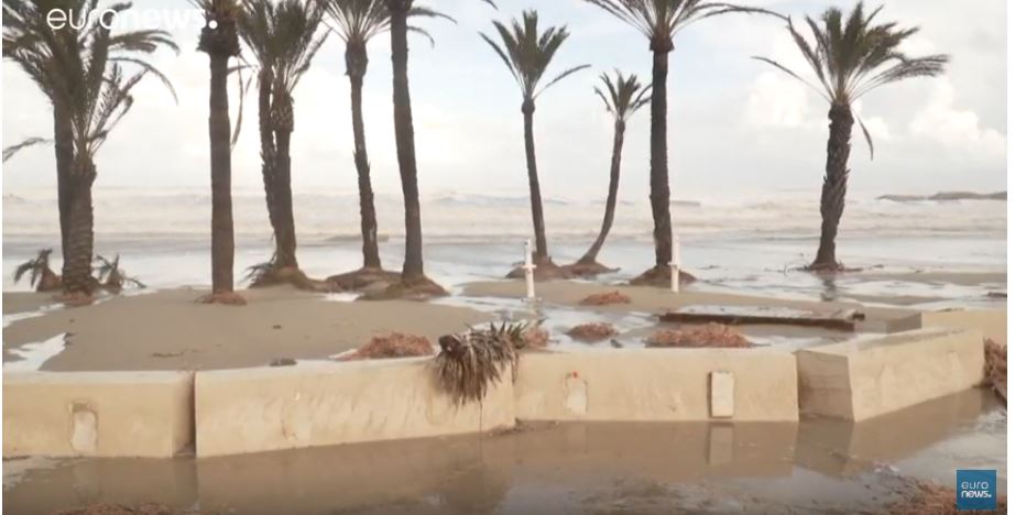 إعصار مدمر