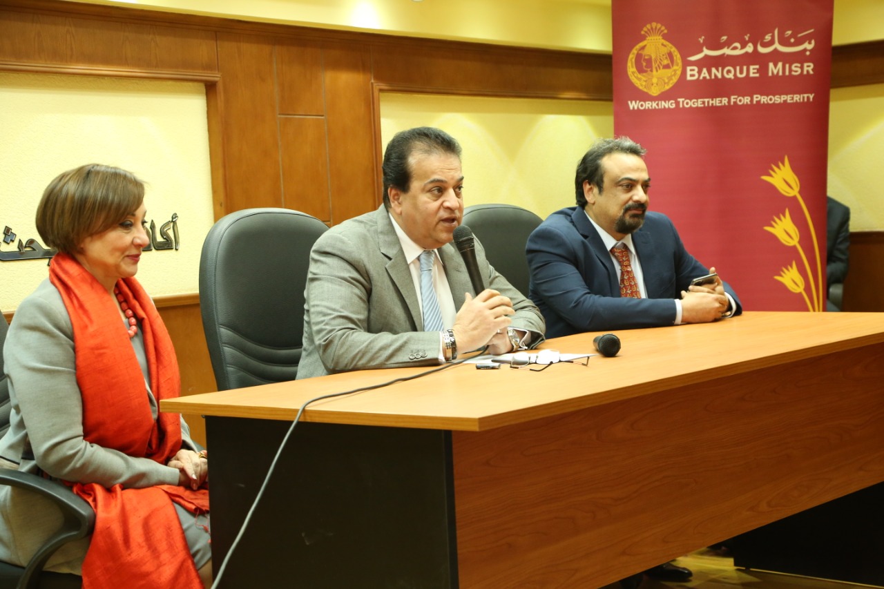 وزير التعليم العالى يلتقي طلاب كليات الطب المتفوقين فى الامت
