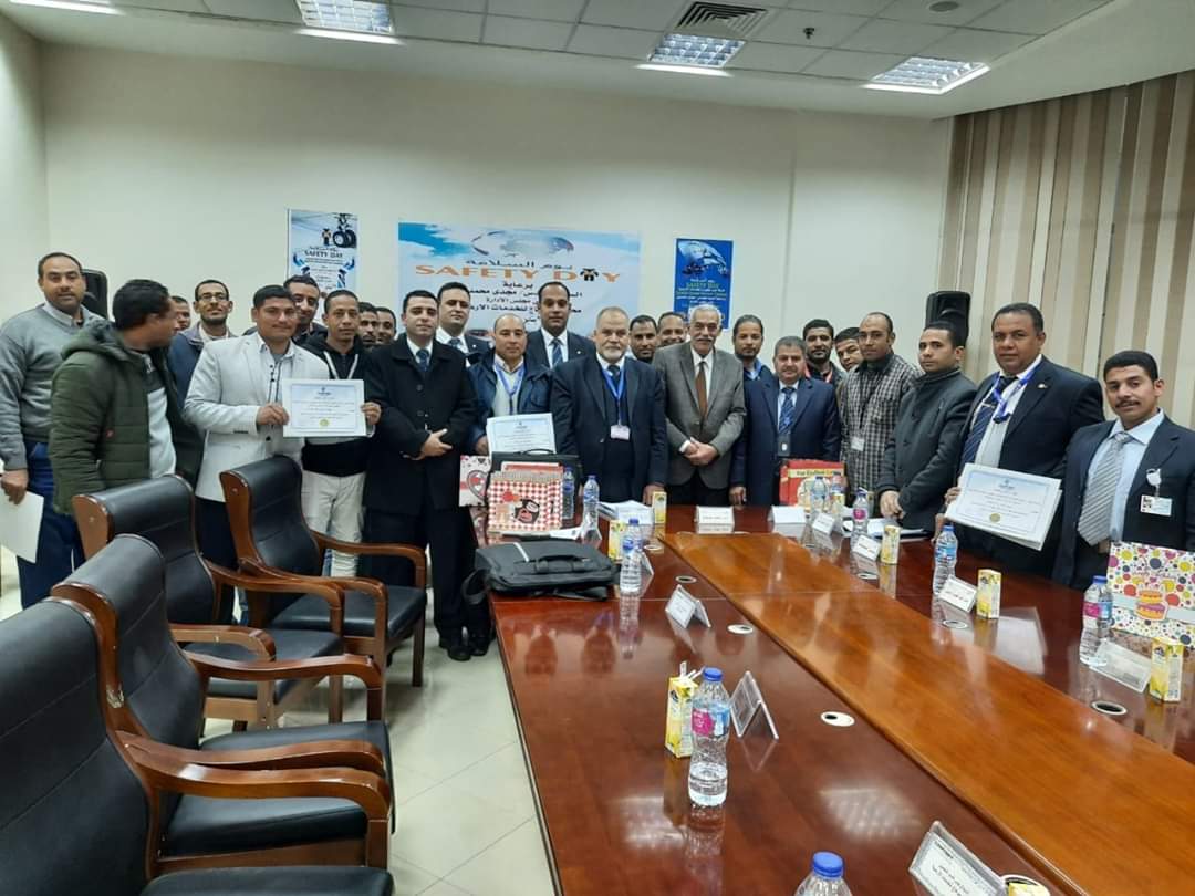 يوم السلامة بمحطة سوهاج