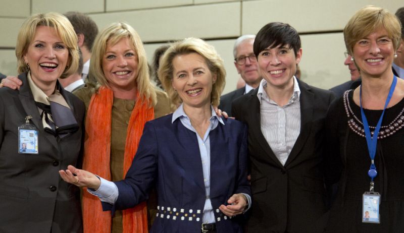 وزيرات دفاع