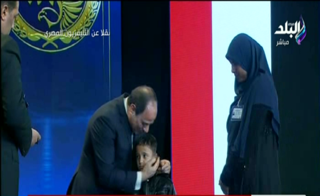 ابن الشهيد عمر منازع