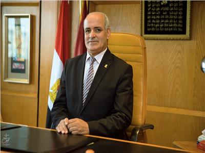 رئيس جامعة الفيوم يهنئ الشرطة بعيد ميلادها