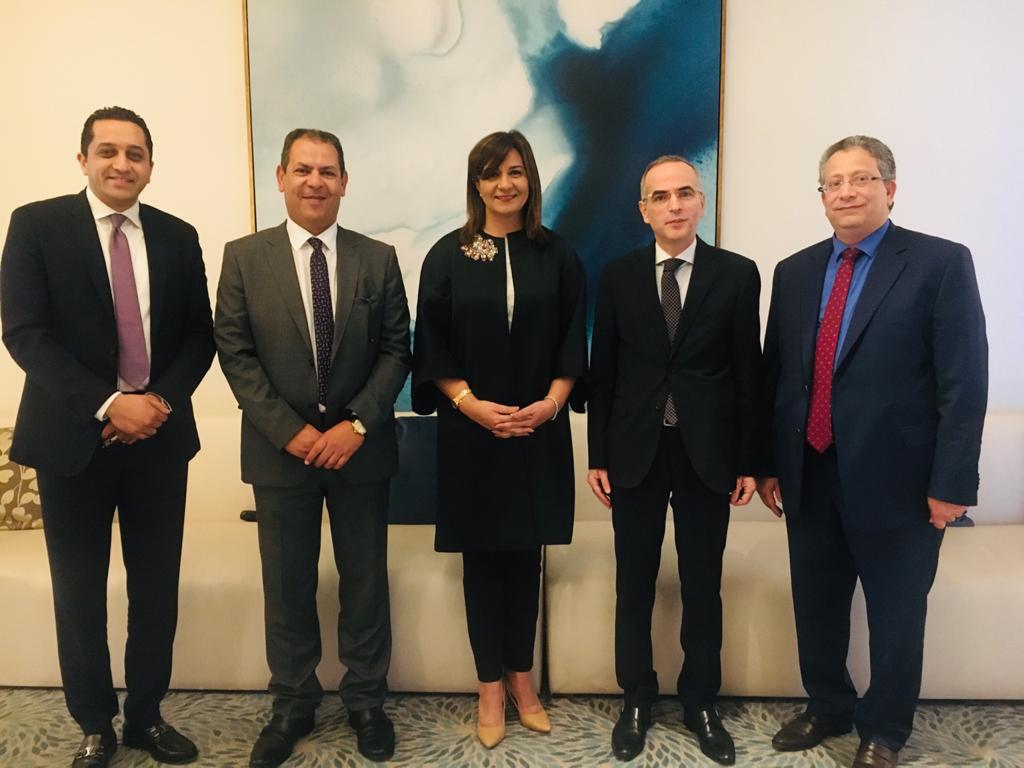 السفيرة نبيلة مكرم