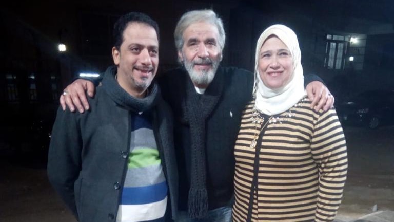 الفنان مفيد عاشور وحرمه يحتفلان بعيد زواجهما
