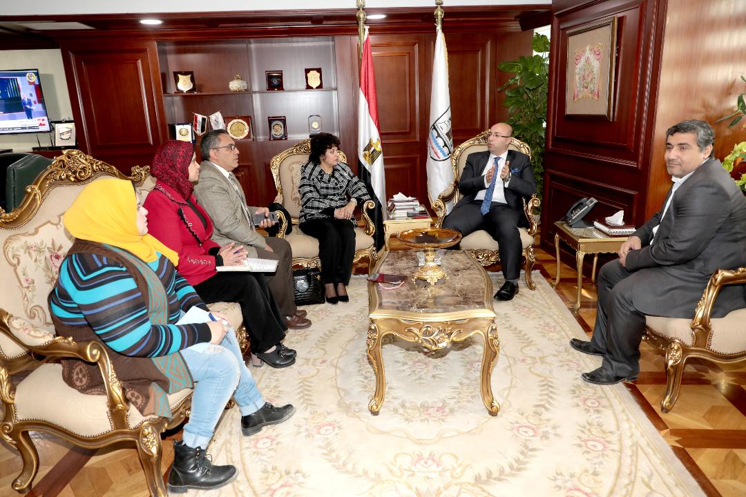 محافظ بني سويف يبحث نتائج مبادرة " صديقة لذوي الإعاقة "