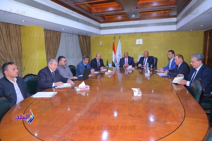 جانب من اجتماع وزيرا النقل والتنمية المحلية
