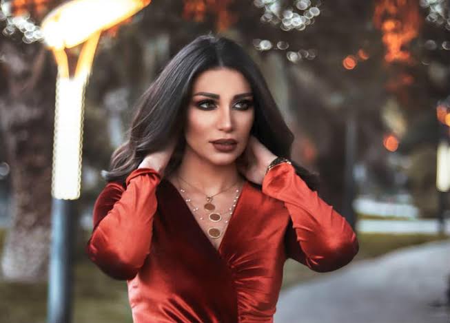 الفنانة سارة نخلة 