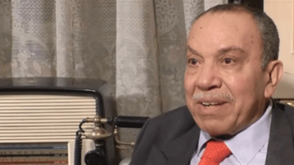 الإذاعي الراحل محمد عبد العزيز 