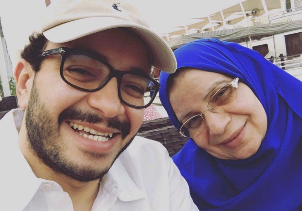 حسام داغر ووالدته