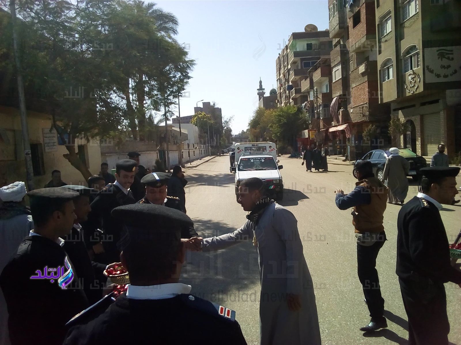 .مواطنى أسوان يهنئون الشرطة 