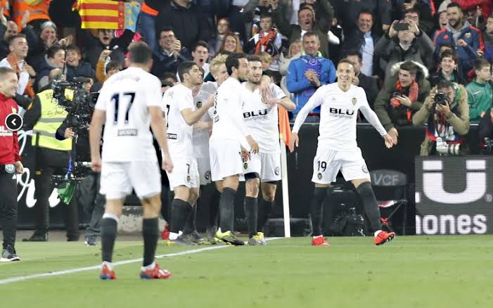 جانب من لقاء سابق بين الفريقين