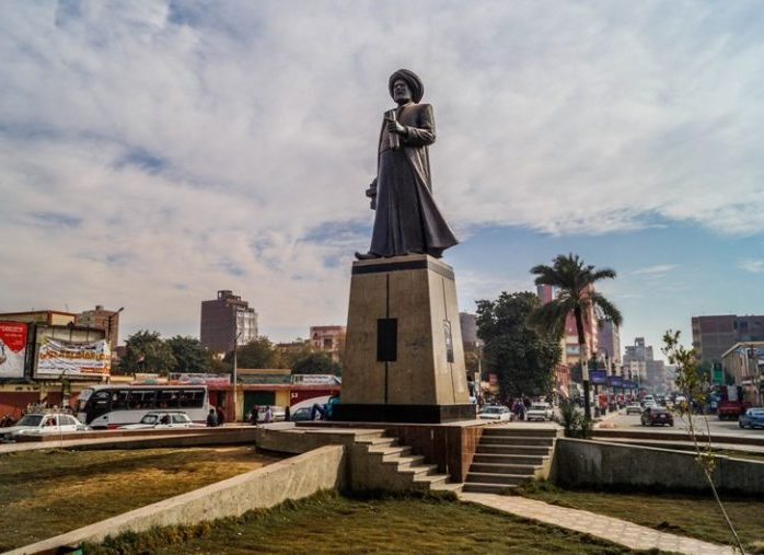 تمثال عمر مكرم