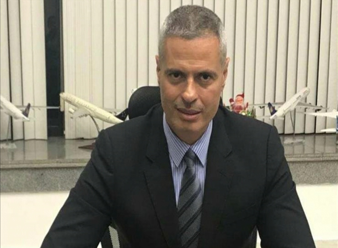 الطيار أحمد عادل رئيس القابضة مصر للطيران