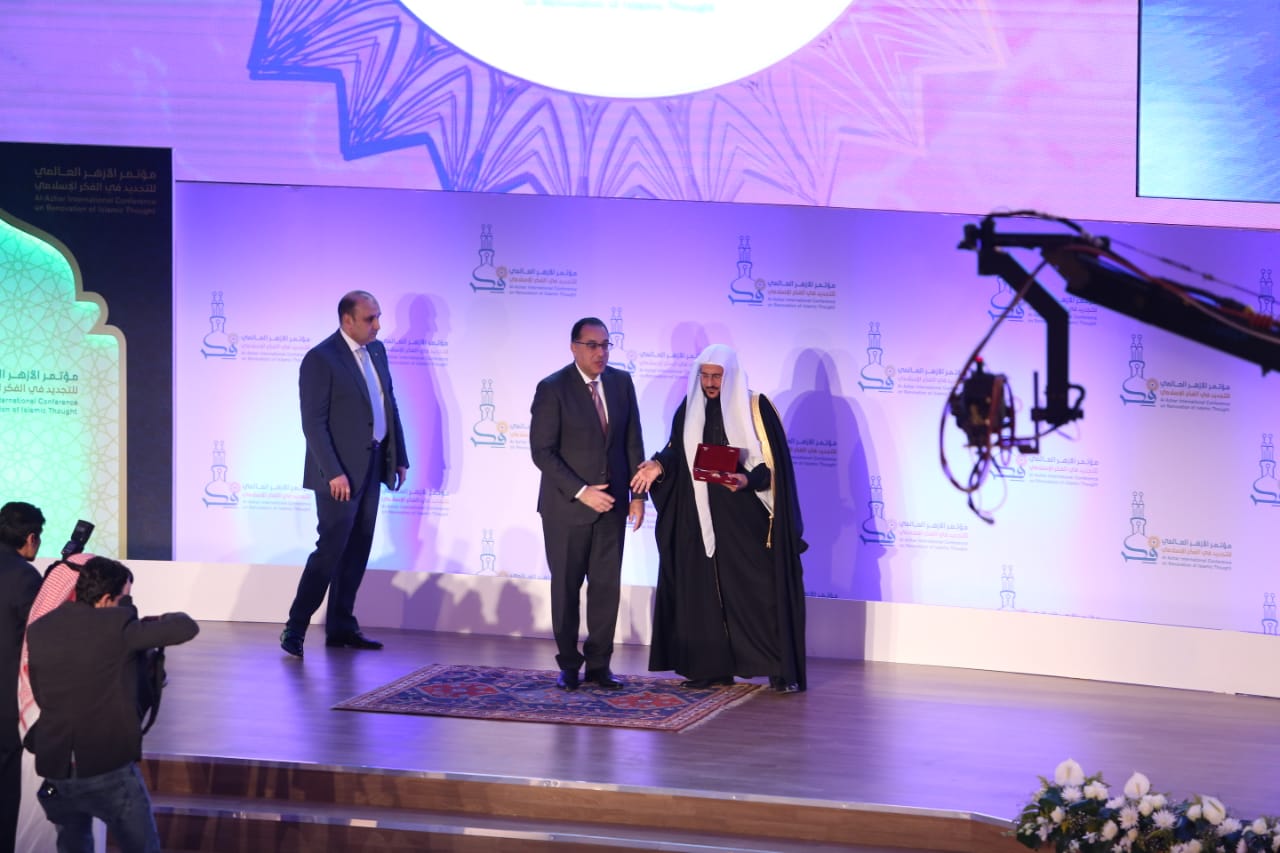 مدبولى يكرم وزير الشؤون الإسلامية والدعوة والإرشاد الدكتور 