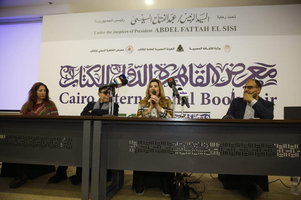 رانيا فريد شوقى فى معرض الكتاب 