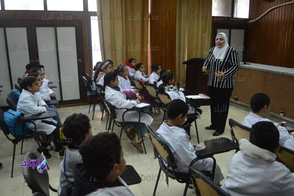 طلاب جامعة الطفل في زيارة لـ تمريض عين شمس