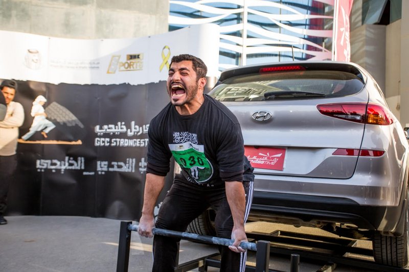 تحدي أقوى رجل خليجي