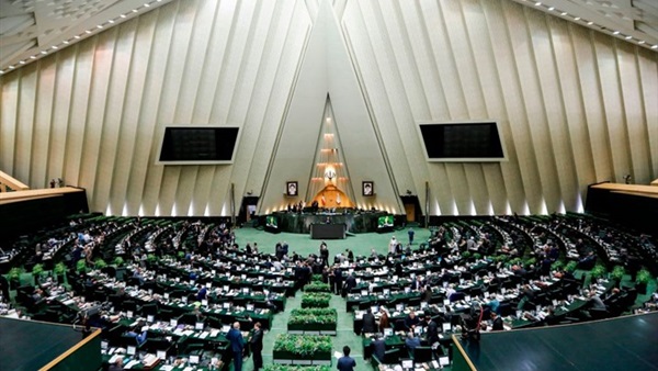 البرلمان الإيراني يبحث اقتراح انسحاب طهران من الاتفاق النووي