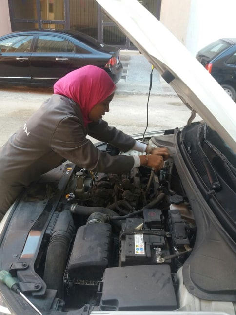 دنيا أشرف، مدربة ميكانيكا السيارات