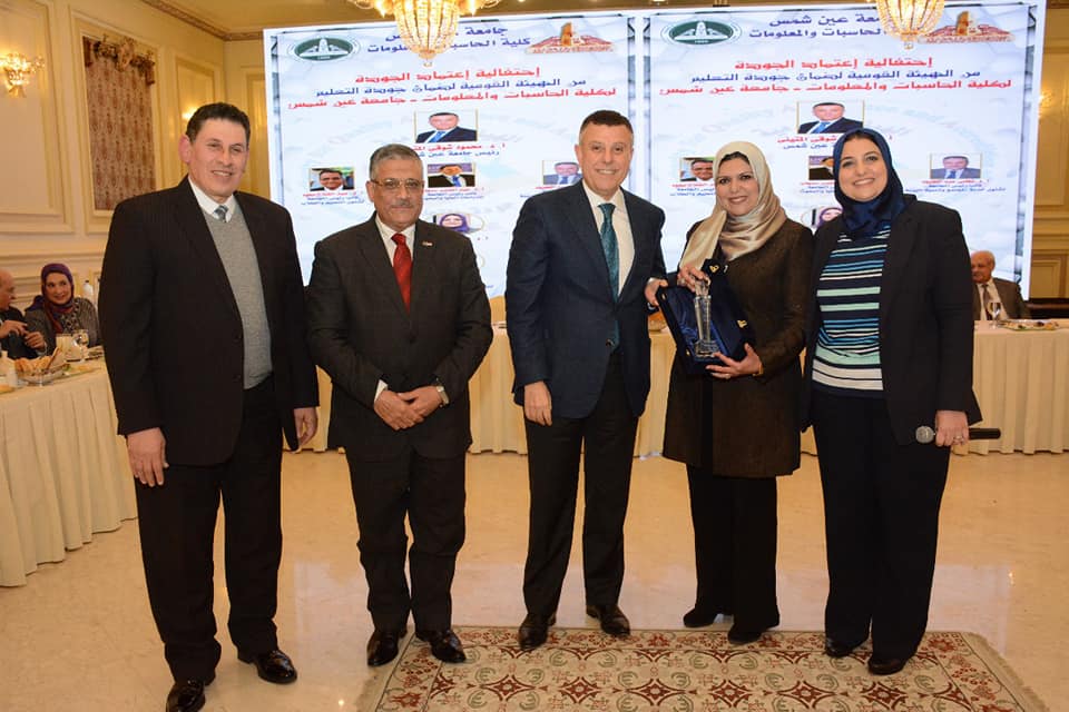 رئيس جامعة عين شمس يكرم أعضاء هيئة التدريس والهيئة المعاونة 