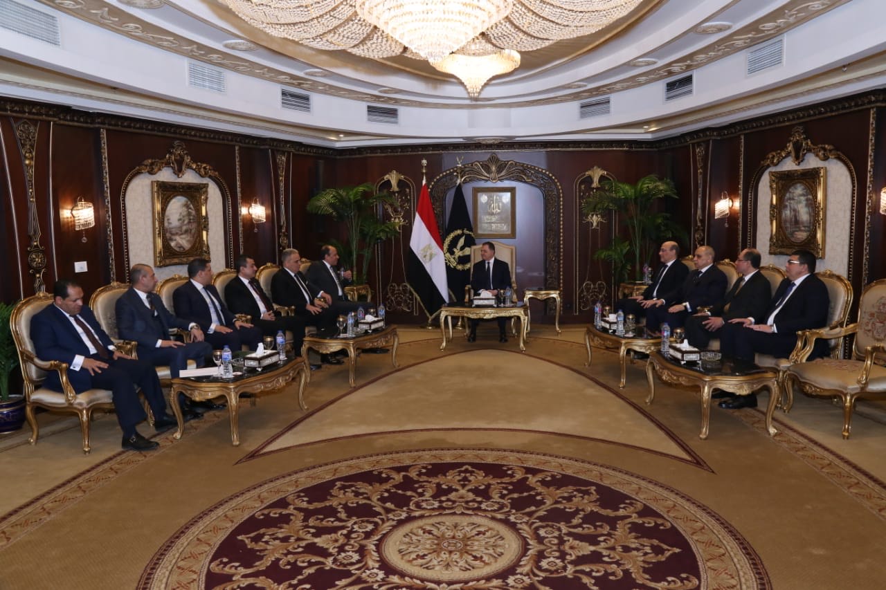 رئيس نادي القضاة يهنئ وزير الداخلية بعيد الشرطة