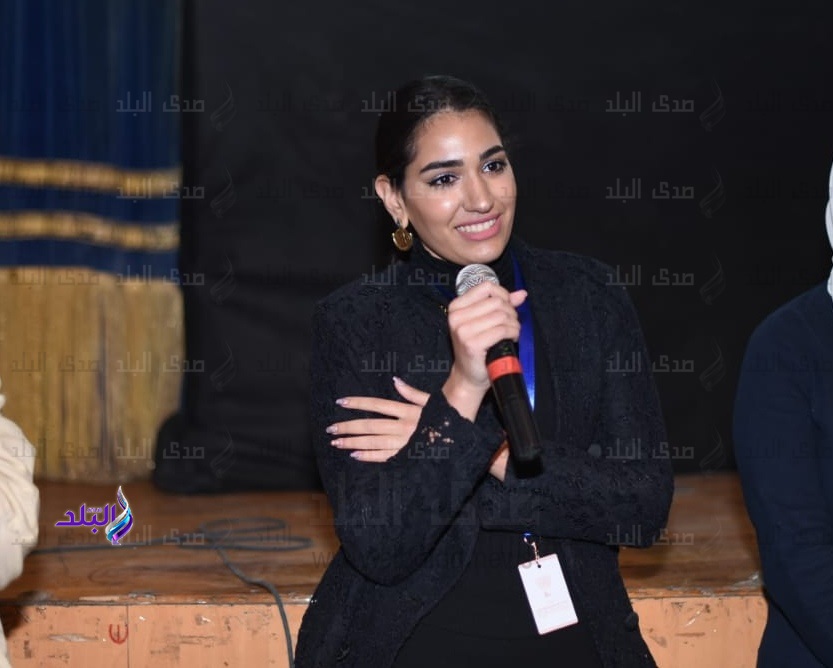 منة البزاوى 