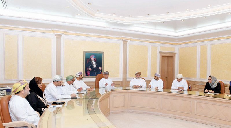 جانب من اجتماع وزير الصحة العٌمانى