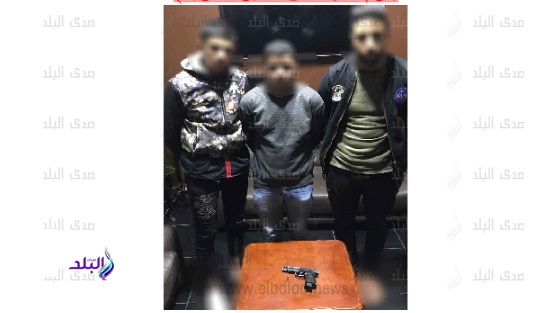 المتهمين عقب ضبطهم 