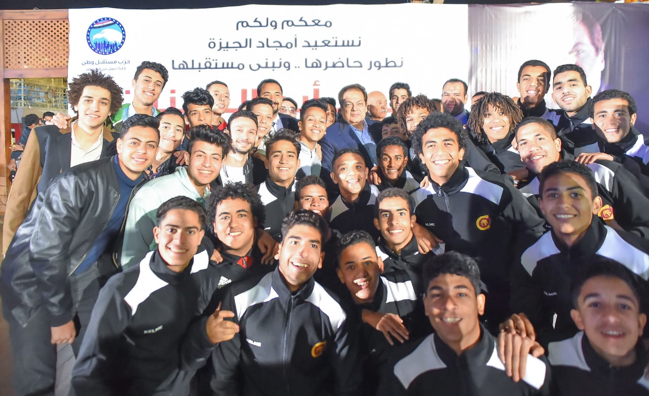 رجل الصناعة محمد أبو العينين مع شباب الجيزة