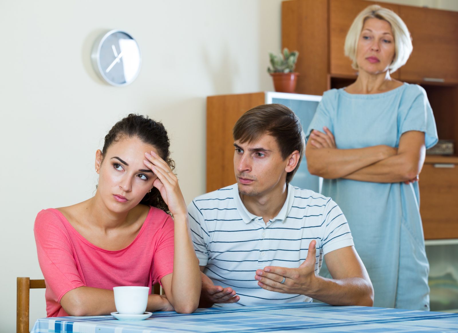 كيفية التعامل مع أهل الزوج الظالمين.الإفتاء تنصح بهذه الأمور