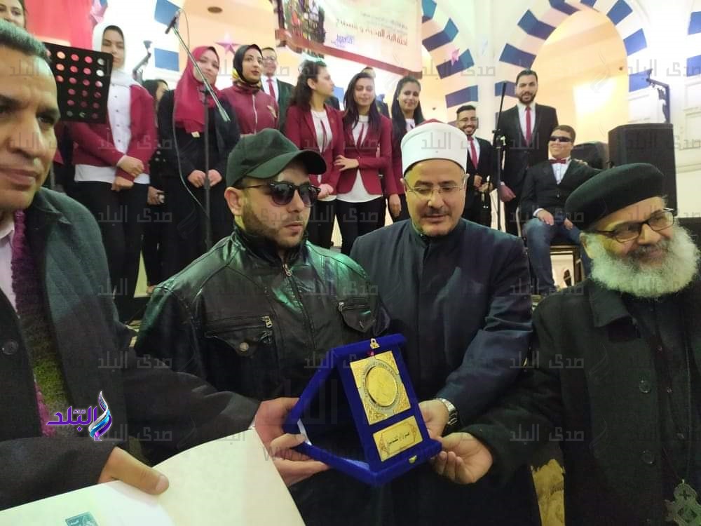 رئيس المركزية لإقليم الثقافة يكرم بطل متحدى الإعاقة عالميًا