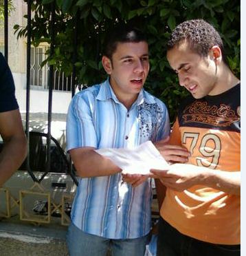 حكم إعطاء مذكرات الدروس الخاصة للغير.. أمين الفتوى يرد