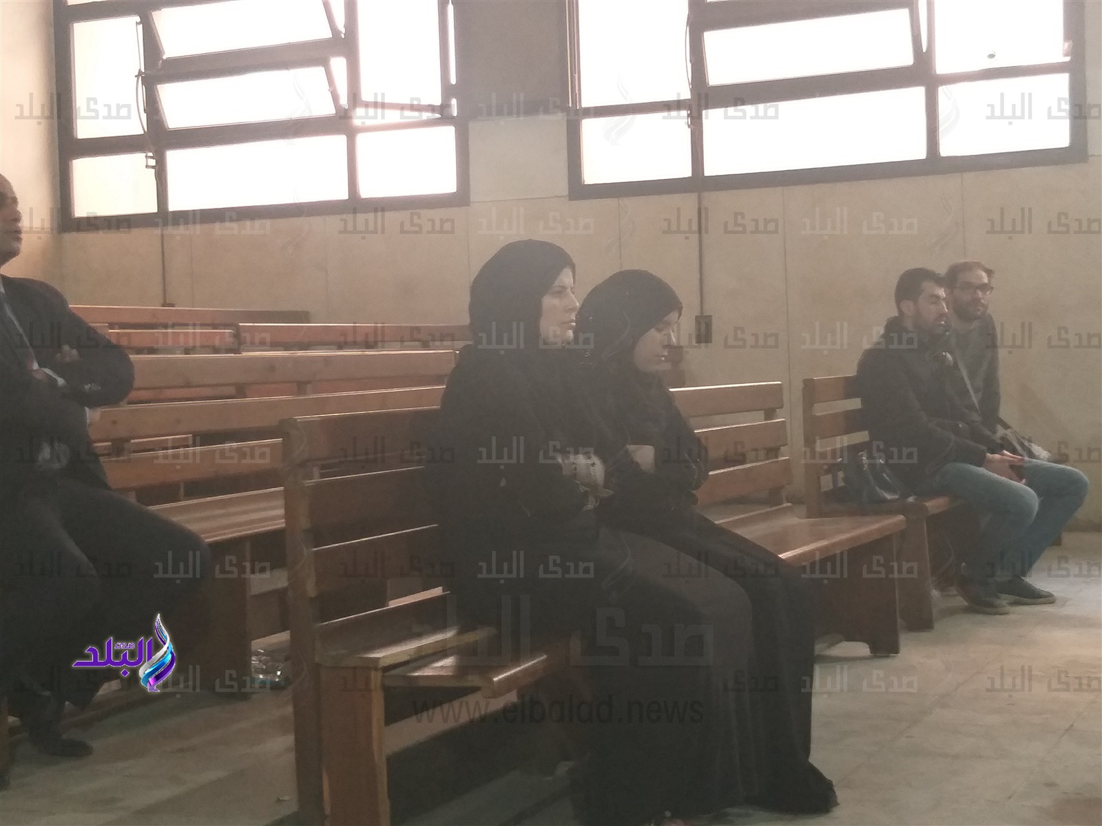 والدة الطفلة جنة داخل المحكمة