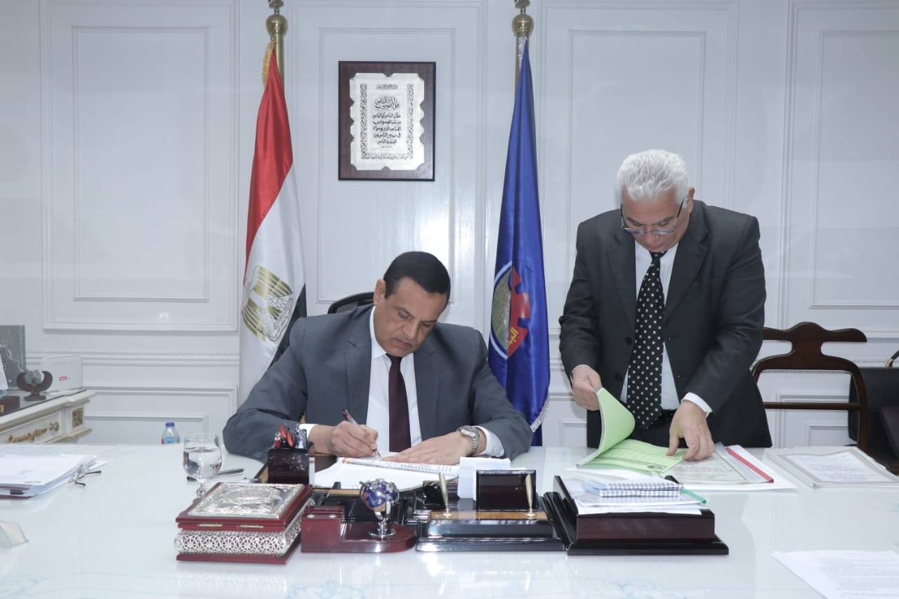 محافظ البحيرة