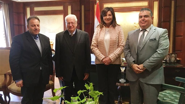 وزيرة الهجرة 