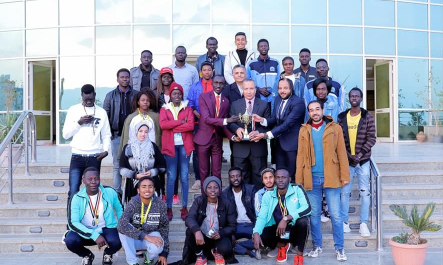 رئيس جامعة السويس يستقبل بعثة طلاب الجامعة المشاركين في المل