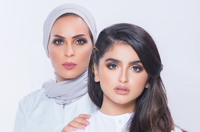 حلا الترك ووالدتها 